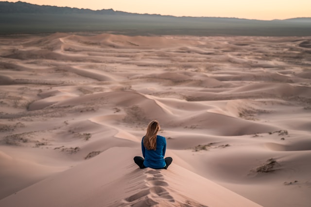 patrick-schneider-yw1y-alKGrg-unsplash Sitting on the sand-dune with peaceful sunrise in Africa